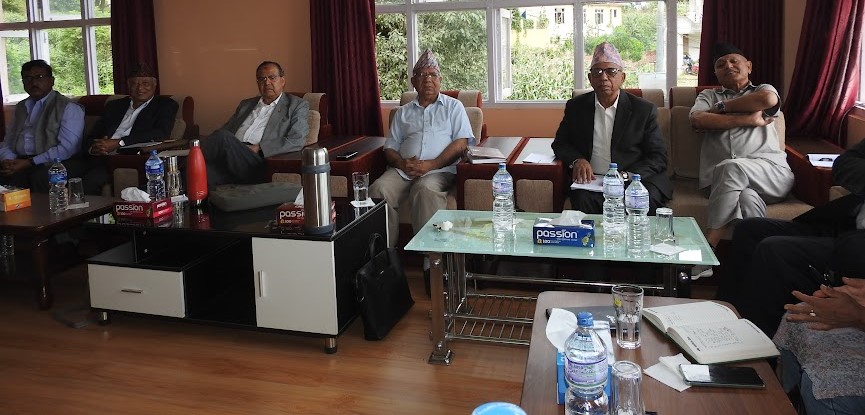 आफ्नै पार्टीका नेतृत्वमाथि खनिए नेकपा एसका नेताहरू